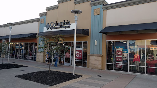 Sportswear Store «Columbia Sportswear Outlet Store at Cincinnati Premium Outlets», reviews and photos, 234 Premium Outlets Dr, Monroe, OH 45050, USA