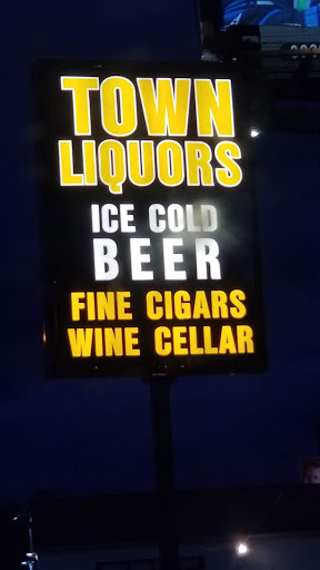 Liquor Store «Town Liquor», reviews and photos, 1127 W Algonquin Rd, Algonquin, IL 60102, USA