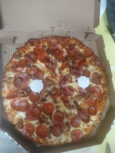 Pizza Restaurant «Round Table Pizza», reviews and photos, 10070 SW Barbur Blvd, Portland, OR 97219, USA