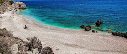 Mirsinidi Beach'in fotoğrafı düz bir kıyı şeridi ile birlikte