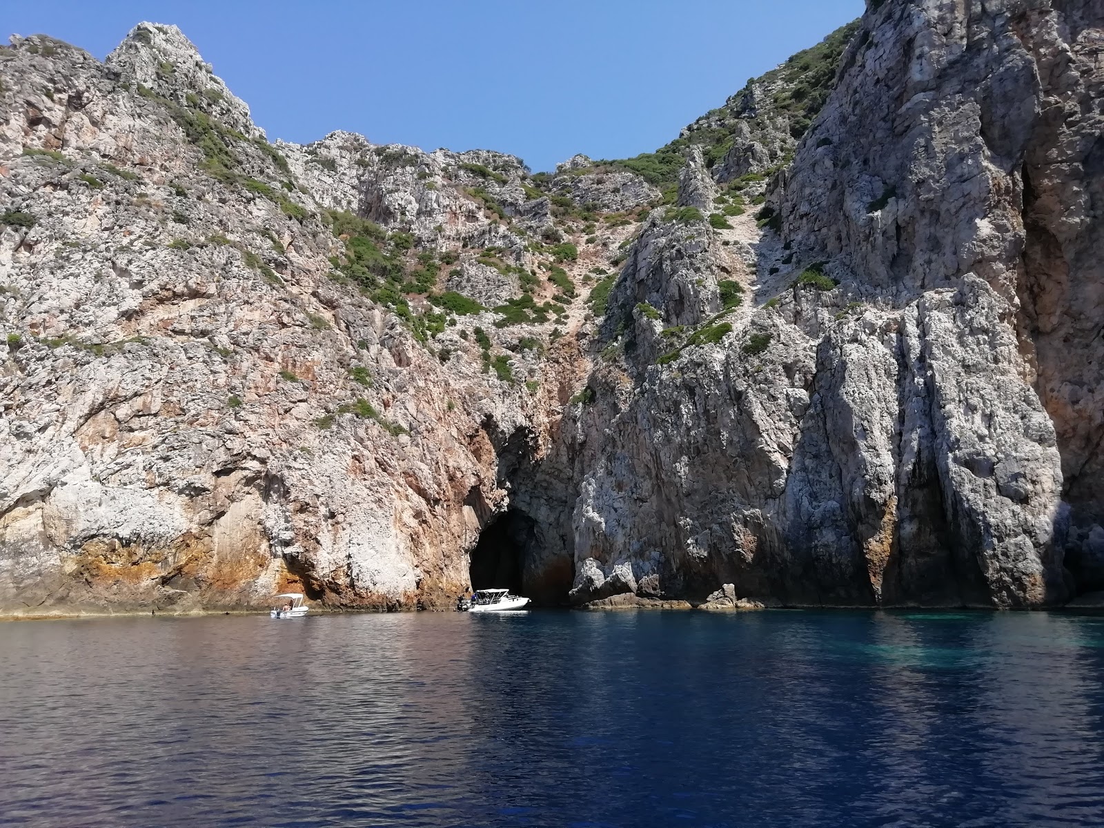 Photo de Krouza beach et ses beaux paysages