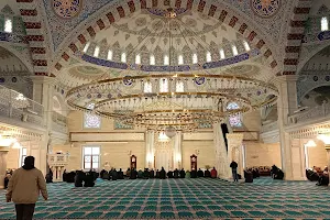 Beylikdüzü Fatih Sultan Mehmet Mosque image