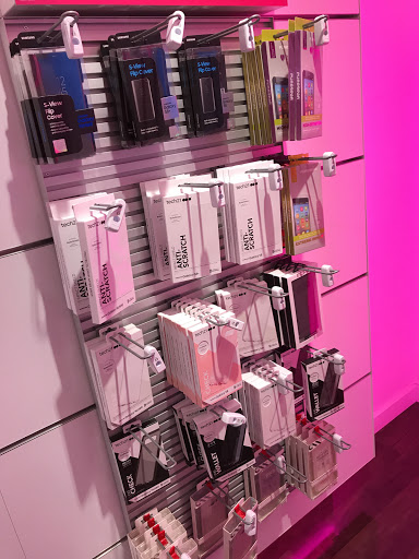 Cell Phone Store «T-Mobile», reviews and photos, 35020 Newark Blvd, Newark, CA 94560, USA