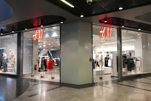 H&M image