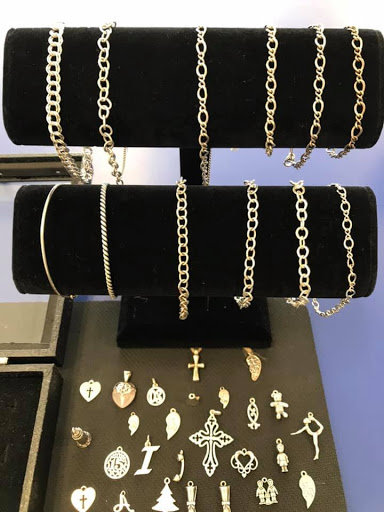 Pawn Shop «River City Pawn & Jewelry», reviews and photos, 417 Main St, Schertz, TX 78154, USA