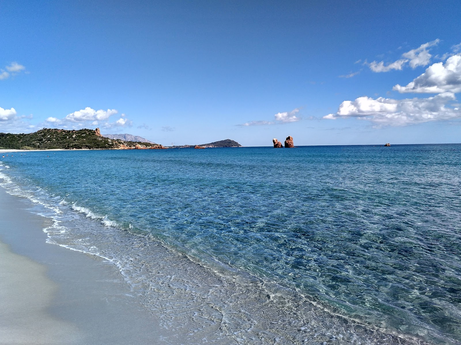 Spiaggia di Cea'in fotoğrafı turkuaz saf su yüzey ile
