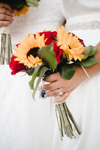 Florist «Dietz Flower Shop & Tuxedo Rental», reviews and photos, 969 E Kingsbury St, Seguin, TX 78155, USA