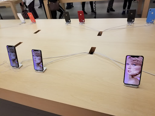 Computer Store «Apple Somerset», reviews and photos, 2800 W Big Beaver Rd, Troy, MI 48084, USA