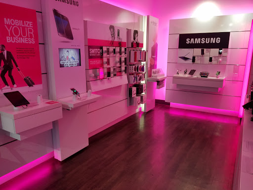 Cell Phone Store «T-Mobile», reviews and photos, 26428 Ford Rd, Dearborn Heights, MI 48127, USA