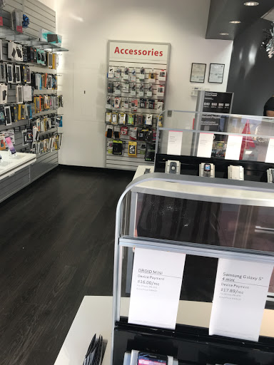 Cell Phone Store «ClickAway Campbell Downtown - Verizon Store + Phone Repair + Computer Repair», reviews and photos, 535 W Hamilton Ave, Campbell, CA 95008, USA