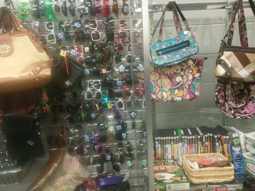 Thrift Store «Goodwill Store & Donation Center», reviews and photos, 543 North Ave, Glendale Heights, IL 60139, USA