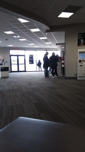 Cell Phone Store «Verizon», reviews and photos, 3755 Oakwood Mall Dr, Eau Claire, WI 54701, USA