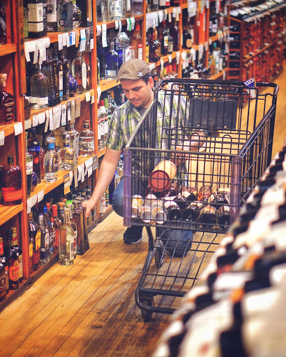 Liquor Store «Warehouse Liquors», reviews and photos, 634 S Wabash Ave, Chicago, IL 60605, USA