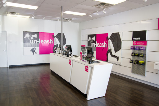 Cell Phone Store «T-Mobile», reviews and photos, 6684 Joliet Rd, Countryside, IL 60525, USA