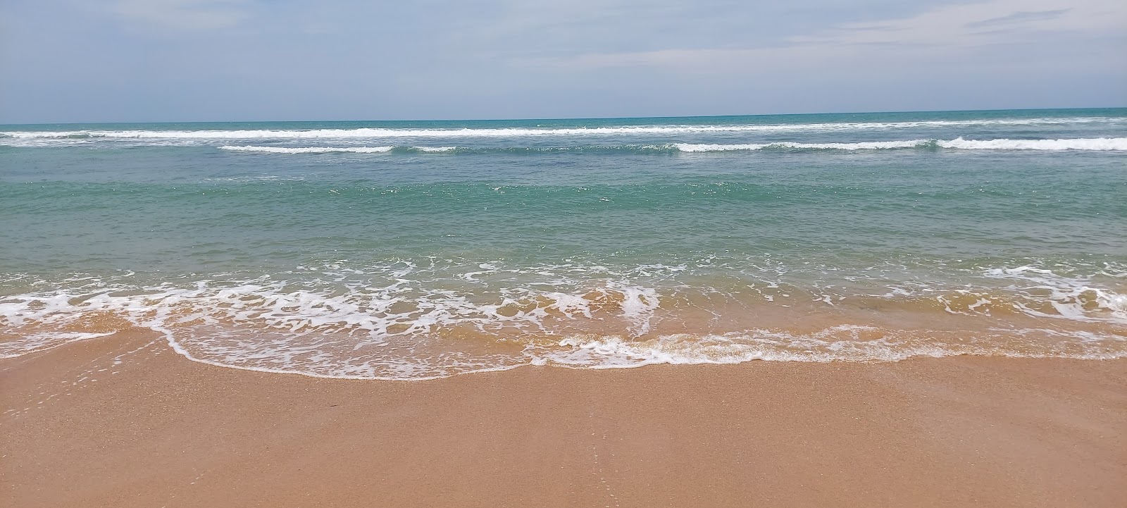 Foto van Kooduthalai beach met turquoise puur water oppervlakte