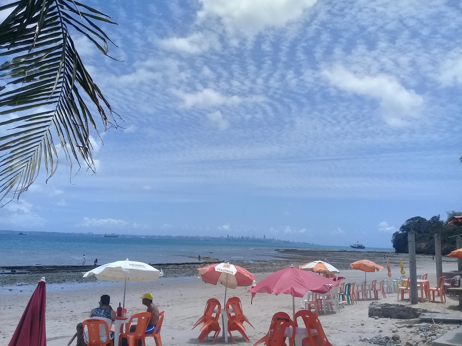 Foto di Praia de Buzios con una superficie del sabbia beige