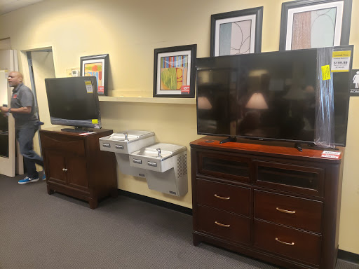 Used Furniture Store «CORT Clearance Center», reviews and photos, 801 Hampton Park Blvd, Capitol Heights, MD 20743, USA