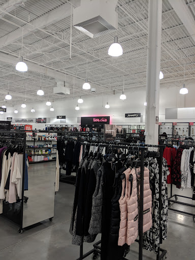 Department Store «Saks OFF 5TH», reviews and photos, 2500 Fashion Center Blvd, Christiana, DE 19702, USA