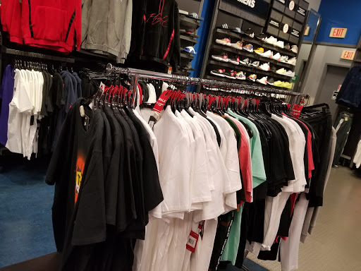 Shoe Store «Foot Locker», reviews and photos, 1394 Spring Hill Ring Rd, Dundee Township, IL 60118, USA