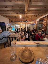 Atmosphère du Restaurant Fleur de Vignes - cave à manger à Autrans-Méaudre en Vercors - n°2