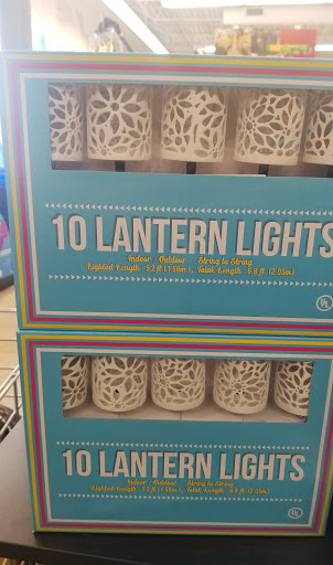 Variety Store «Five Below», reviews and photos, 1730 W Fullerton Ave #17, Chicago, IL 60614, USA