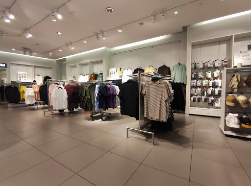 Clothing Store «H&M», reviews and photos, 8518 Fenton St, Silver Spring, MD 20910, USA