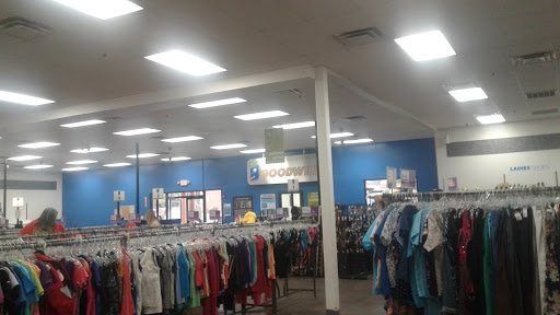 Thrift Store «32nd St & Chandler Goodwill Retail Store & Donation Center», reviews and photos, 15633 S 32nd St, Phoenix, AZ 85048, USA