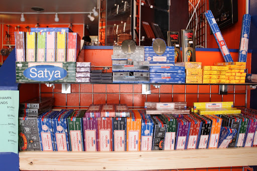 Tobacco Shop «Sweet Tooth Smoke Shop», reviews and photos, 2030 W Chicago Ave, Chicago, IL 60622, USA