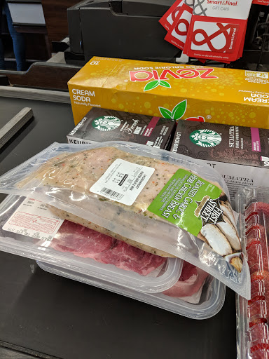 Grocery Store «Smart & Final Extra!», reviews and photos, 250 E 10th St, Gilroy, CA 95020, USA