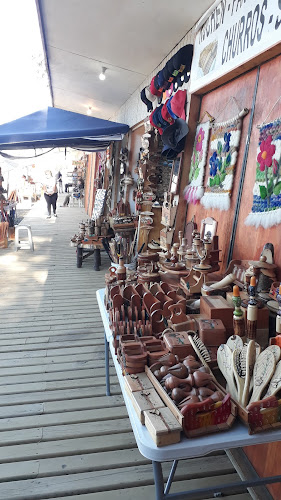 Opiniones de Feria Artesanal Playa Negra Lago Caburgua en Pucón - Centro comercial