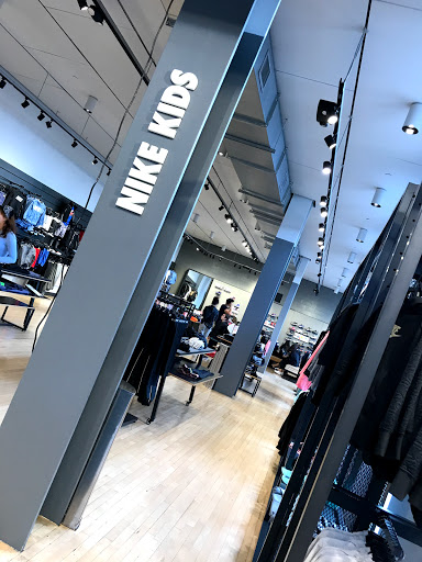 Clothing Store «Nike The Grove», reviews and photos, 189 The Grove Dr, Los Angeles, CA 90036, USA