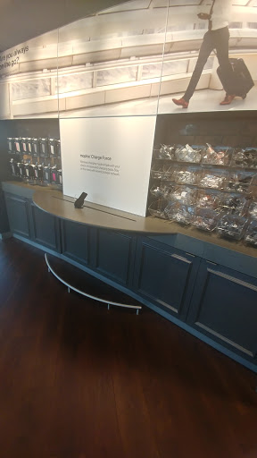 Cell Phone Store «Verizon», reviews and photos, 4900 Belt Line Rd, Dallas, TX 75254, USA