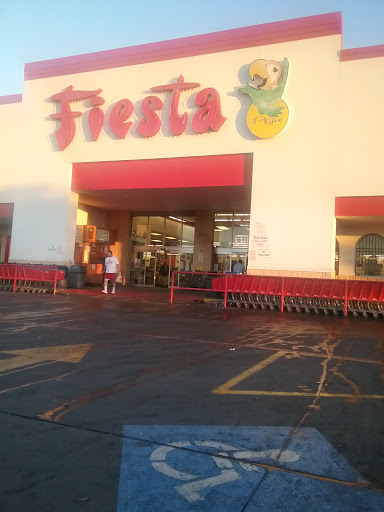Grocery Store «Fiesta Mart», reviews and photos, 611 W Jefferson Blvd, Dallas, TX 75208, USA