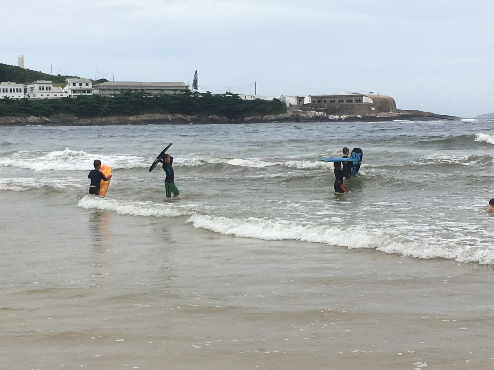 Praia de Imbuhy'in fotoğrafı - rahatlamayı sevenler arasında popüler bir yer