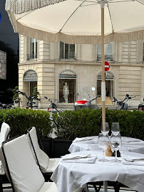 Atmosphère du Restaurant français L'Avenue à Paris - n°4