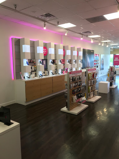 Cell Phone Store «T-Mobile», reviews and photos, 62 Biesterfield Rd, Elk Grove Village, IL 60007, USA