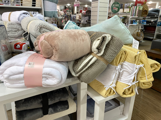 Department Store «HomeGoods», reviews and photos, 435 William Hilton Pkwy A, Hilton Head Island, SC 29926, USA