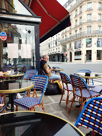 Atmosphère du Restaurant servant le petit-déjeuner Starbucks à Paris - n°17