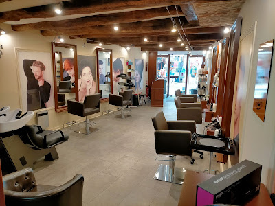 ELEMENTS COIFFURE MIXTE à Cluny