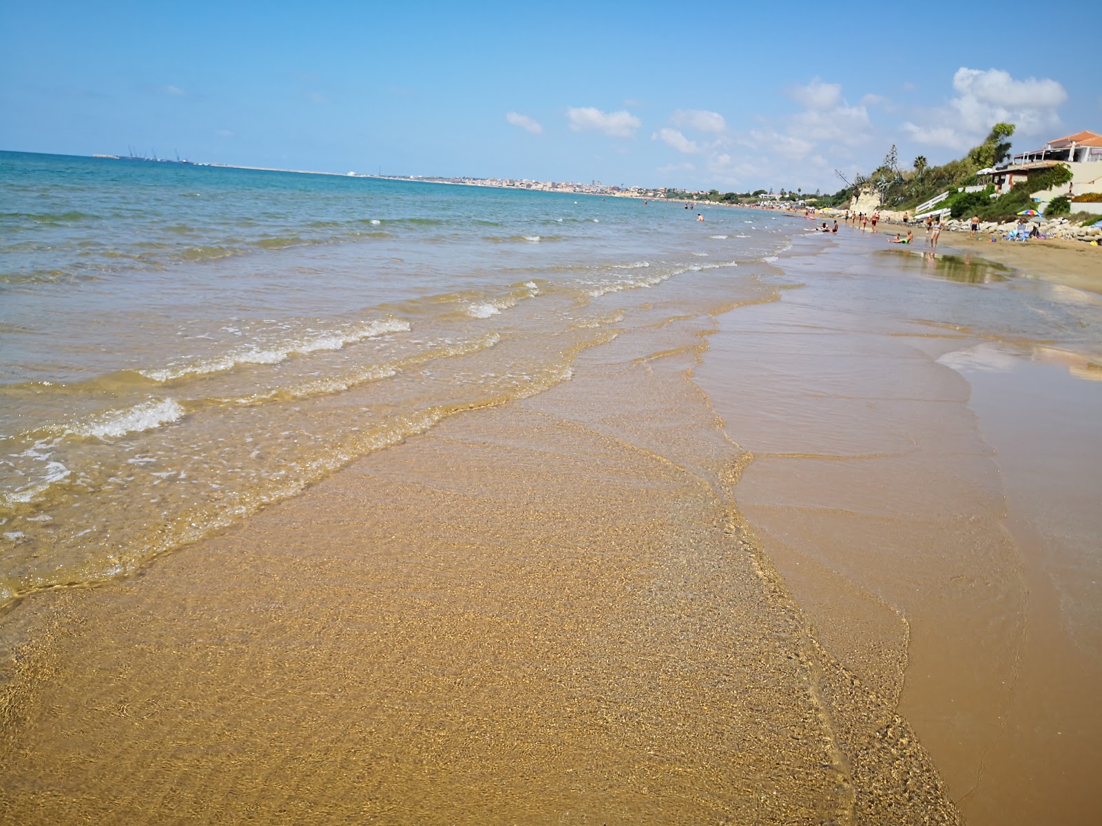 Foto von Tiki beach und die siedlung