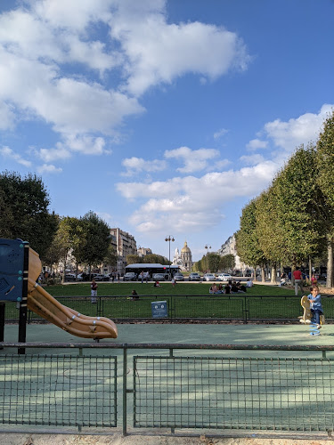 attractions Parc pour enfants de l'avenue de Breteuil Paris
