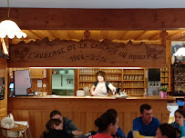 Atmosphère du Restaurant Auberge de la Cascade du Rouget à Sixt-Fer-à-Cheval - n°4