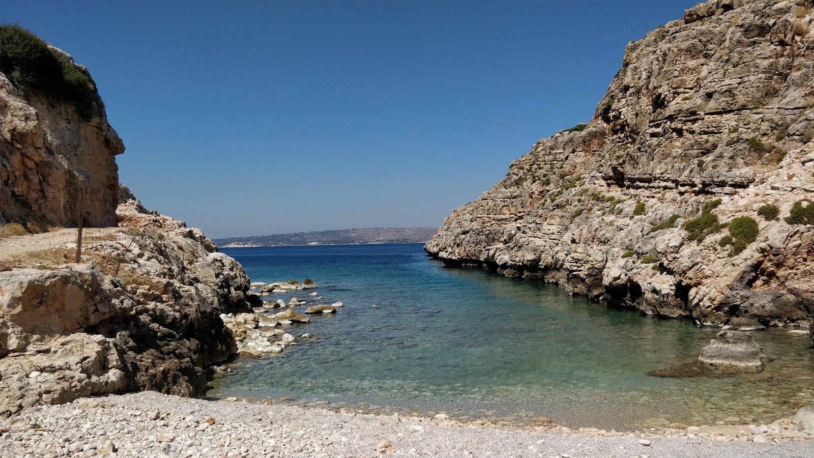 Fotografie cu Koutalas beach cu o suprafață de apa pură turcoaz