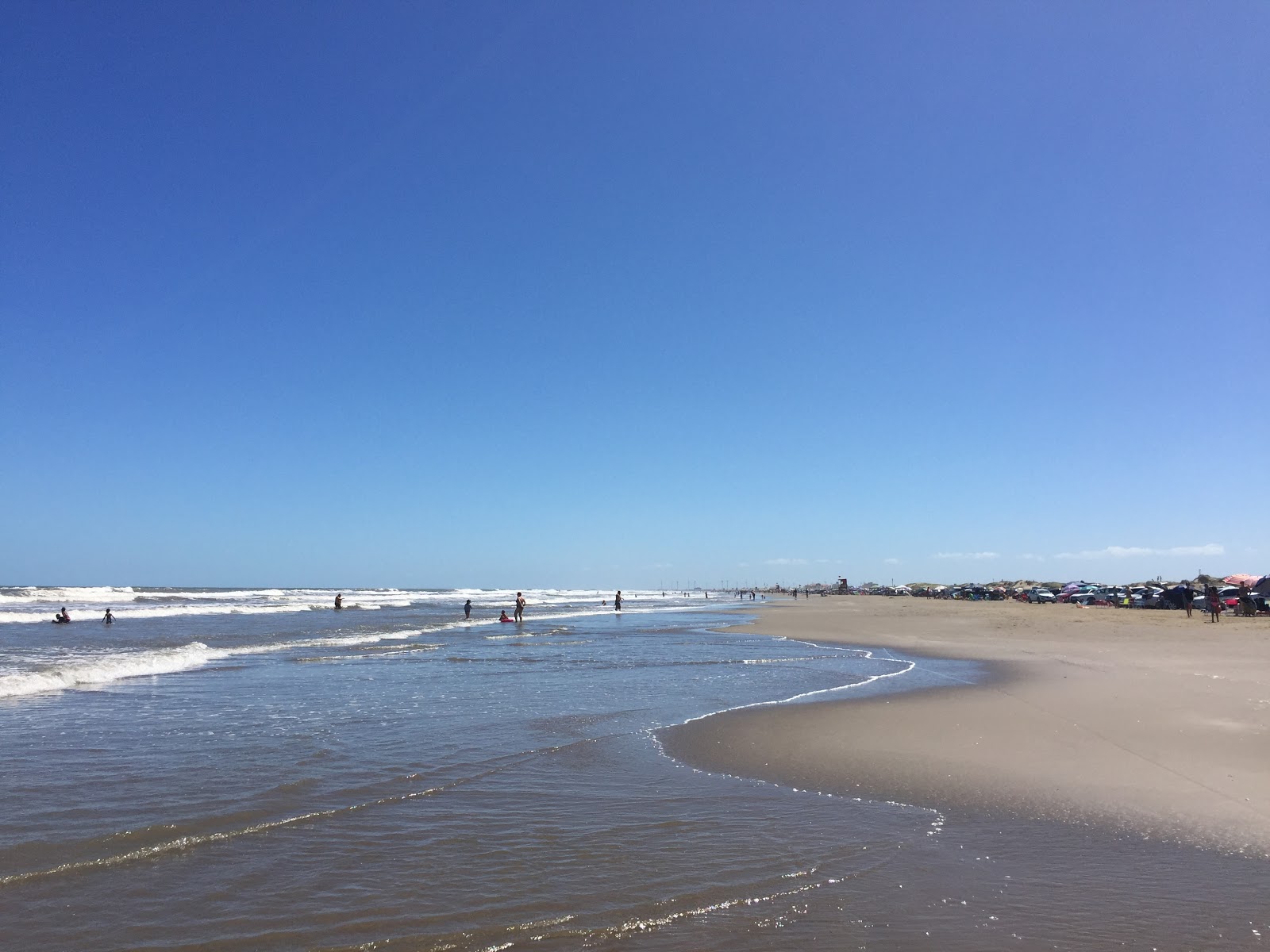 Zdjęcie Praia do Cassino z powierzchnią beżowy piasek