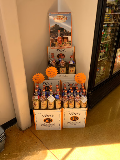 Liquor Store «Esplanade Wine & Spirits», reviews and photos, 2948 W Euclid Ave, Arlington Heights, IL 60005, USA