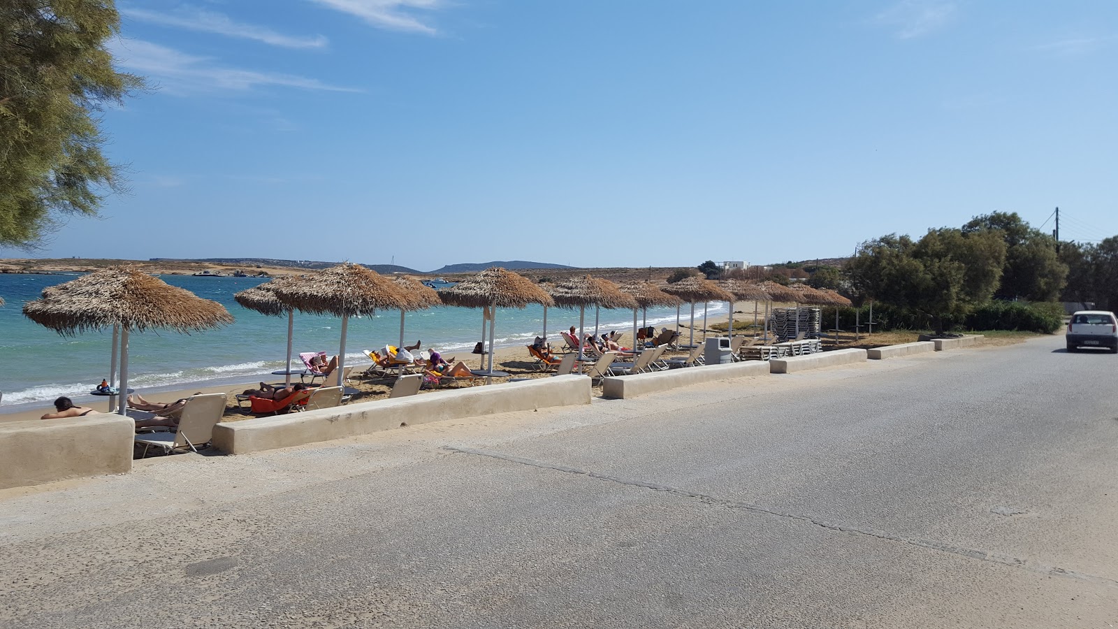 Foto van Agios Anargyroi beach en de nederzetting