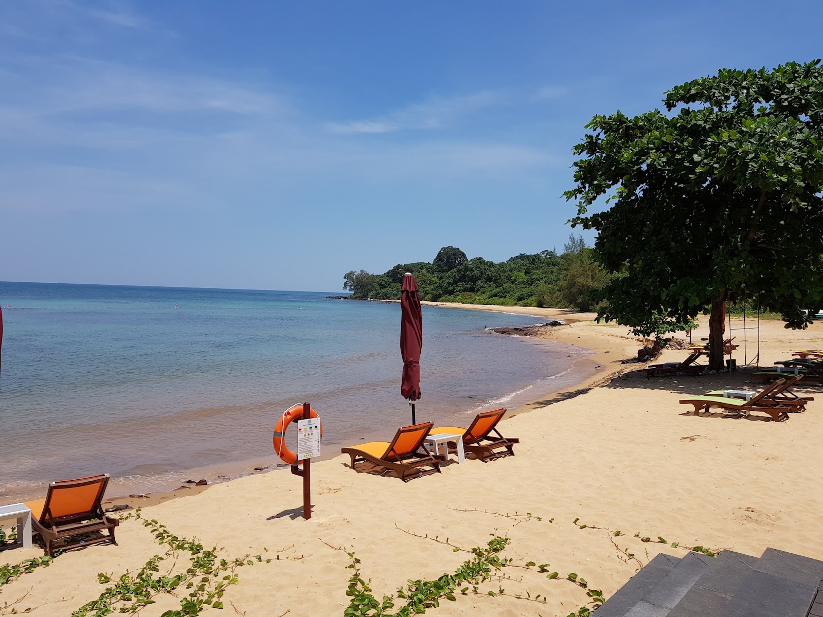 Foto van Nam Nghi Beach met turquoise puur water oppervlakte