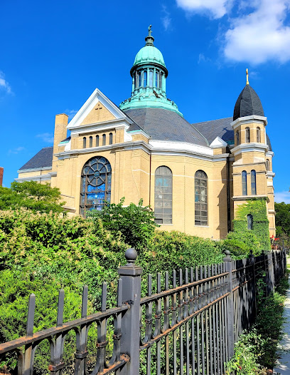 Iglesia Católica Nuestra Señora De La Sagrada Familia