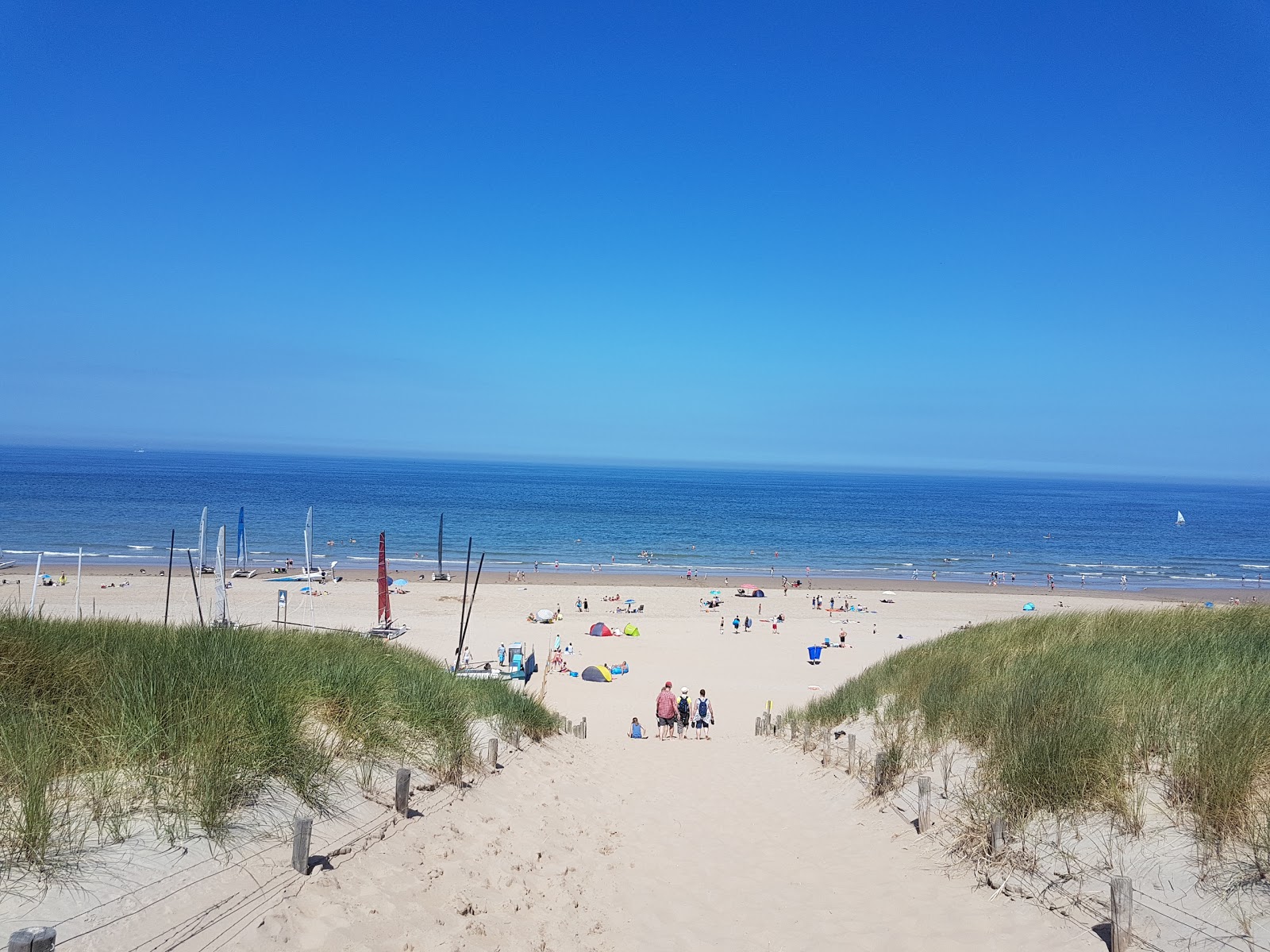 Fotografie cu Katwijk Beach FKK cu o suprafață de apa turcoaz