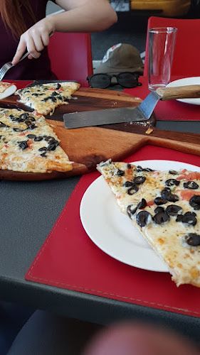Pizzas y Tacos para servir y llevar - Restaurante